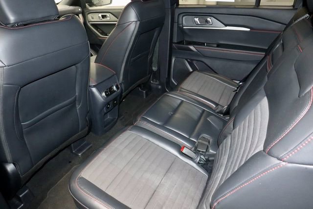 Used 2025 Ford Explorer ST-Line w/ ST-Line Street Pack image 22