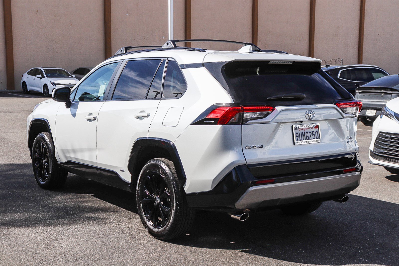 Used 2025 Toyota RAV4 SE image 10