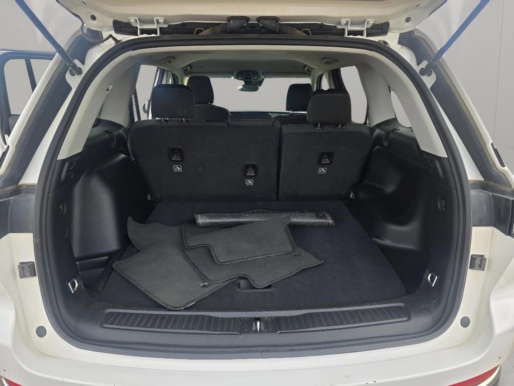 Used 2024 Jeep Grand Cherokee Laredo image 12