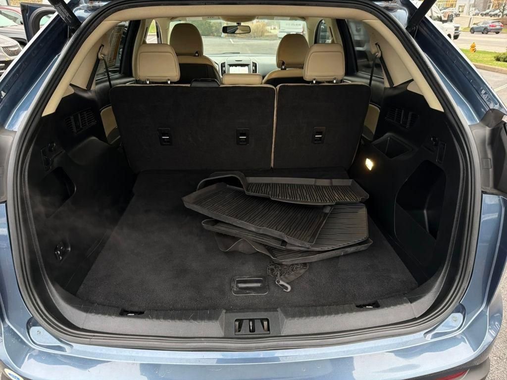 Used 2018 Ford Edge SEL w/ Equipment Group 201A AWD/4WD image 21