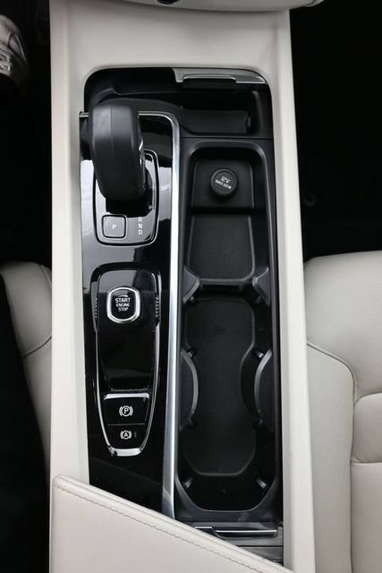 Used 2024 Volvo XC60 B5 Plus w/ Protection Package Premier AWD/4WD image 11