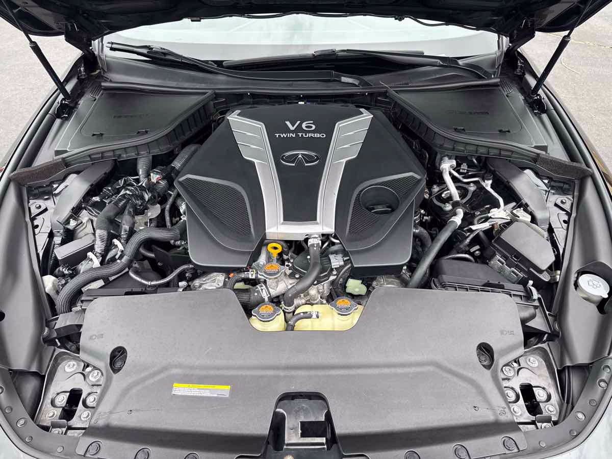Used 2018 INFINITI Q60 Red Sport 400 w/ Sensory Package 3.0T Sport AWD/4WD image 10