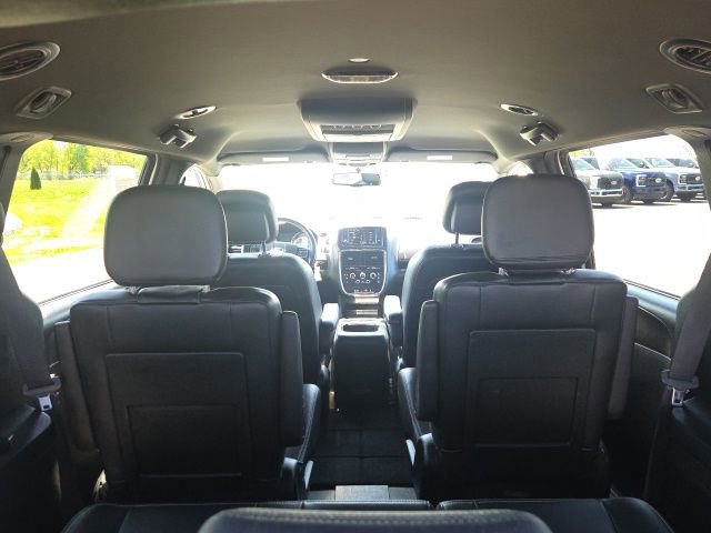 Used 2017 Dodge Grand Caravan SXT w/ Blacktop Package FWD image 12