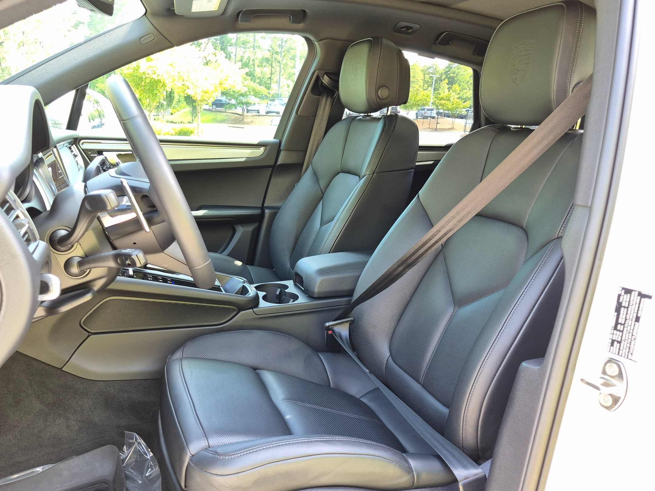 Certified 2026 Porsche Macan AWD/4WD image 5