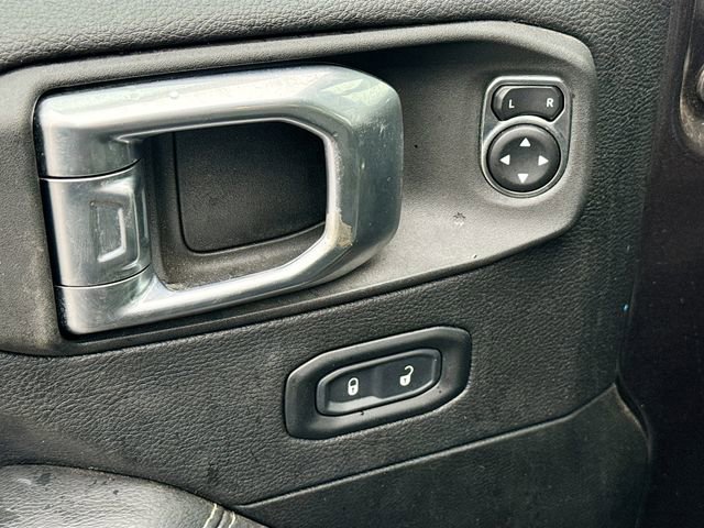 Used 2022 Jeep Wrangler Unlimited Sahara w/ Cold Weather Group image 17