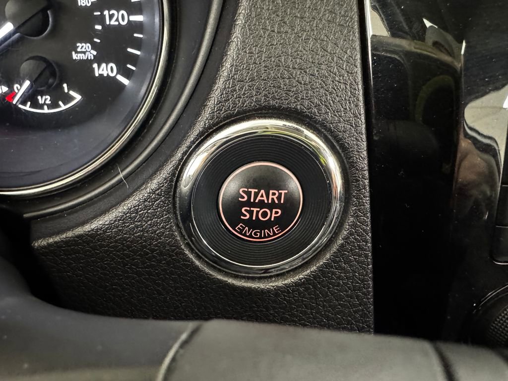 Used 2018 Nissan Rogue SL w/ Premium Package image 25