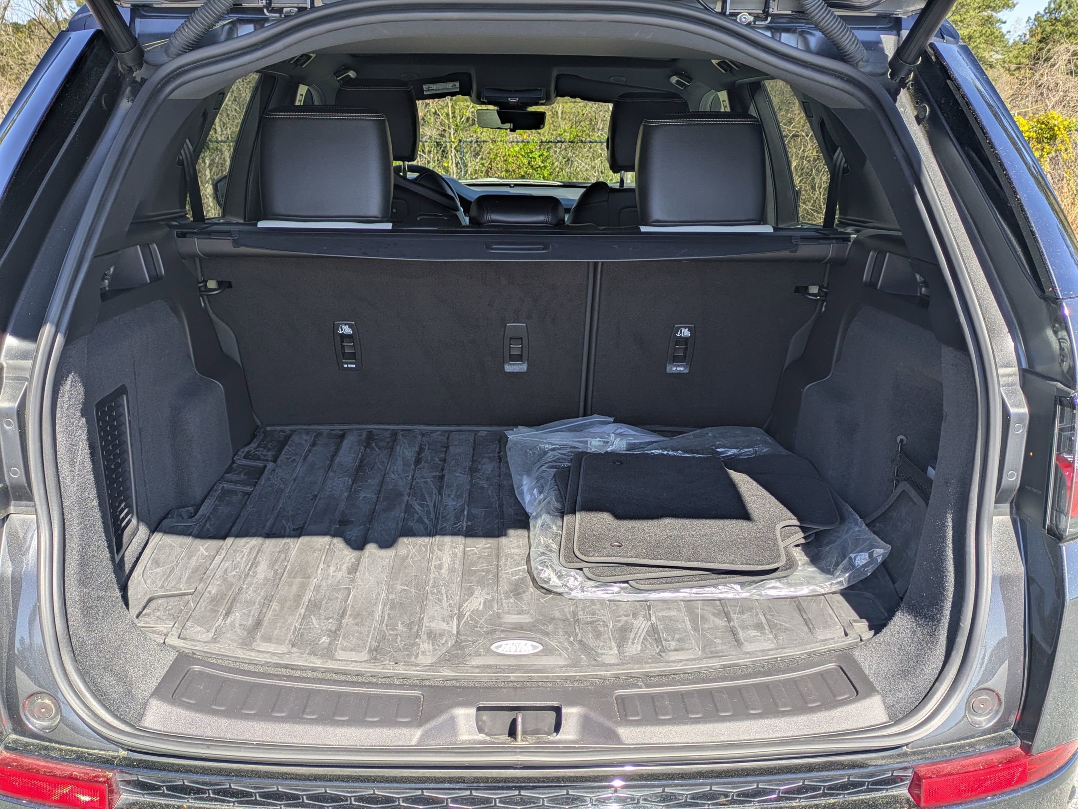 Certified 2025 Land Rover Discovery Sport Dynamic SE image 27