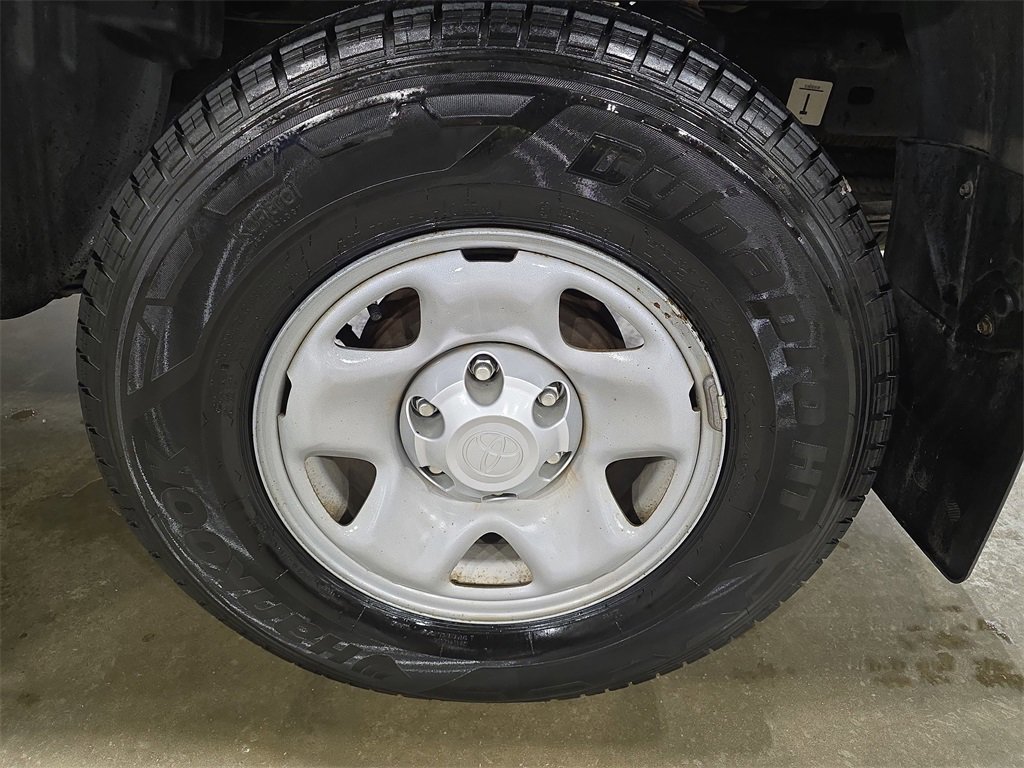 Used 2018 Toyota Tacoma SR image 27