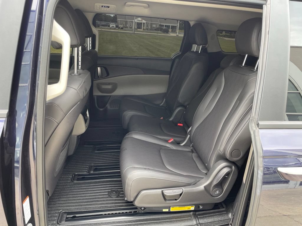 Used 2026 Kia Carnival EX FWD image 10