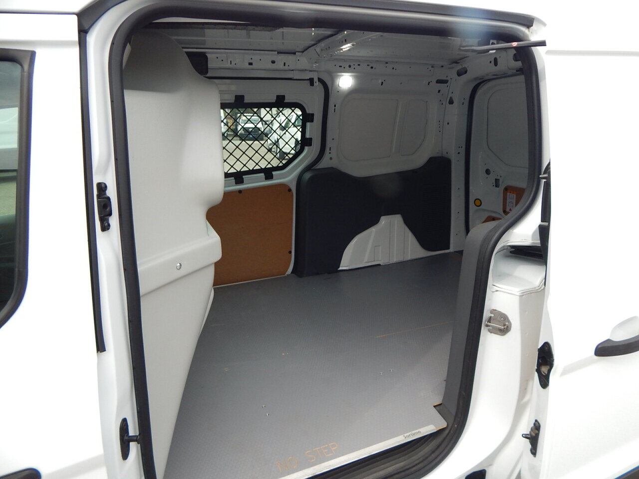 Used 2022 Ford Transit Connect XL FWD image 12