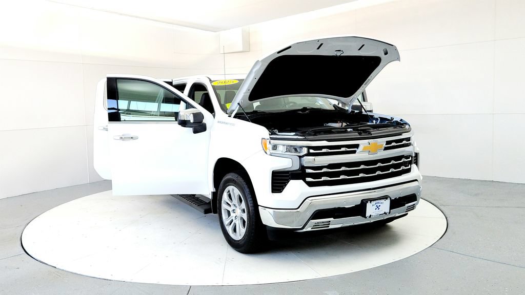 Used 2025 Chevrolet Silverado 1500 LTZ w/ LTZ Premium Package AWD/4WD image 9
