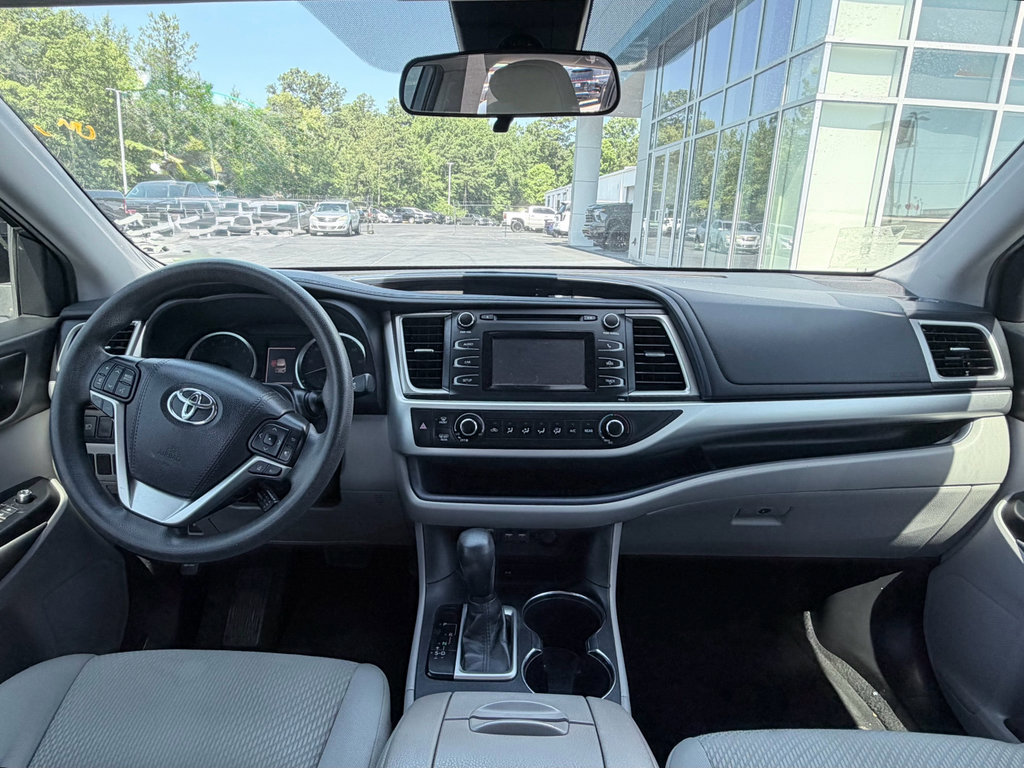 Used 2019 Toyota Highlander LE FWD image 10
