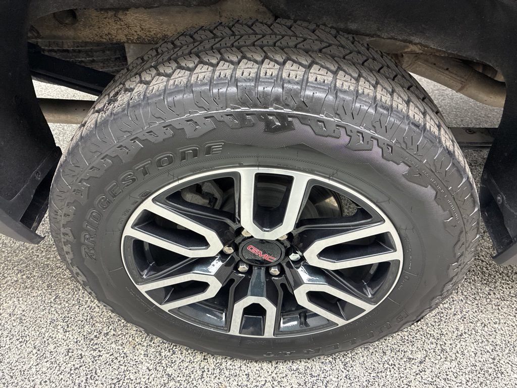 Used 2024 GMC Sierra 1500 AT4 w/ Technology Package AWD/4WD image 14