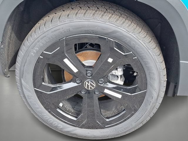 Used 2025 Volkswagen Taos SEL w/ Black Wheel Plus Package AWD/4WD image 8
