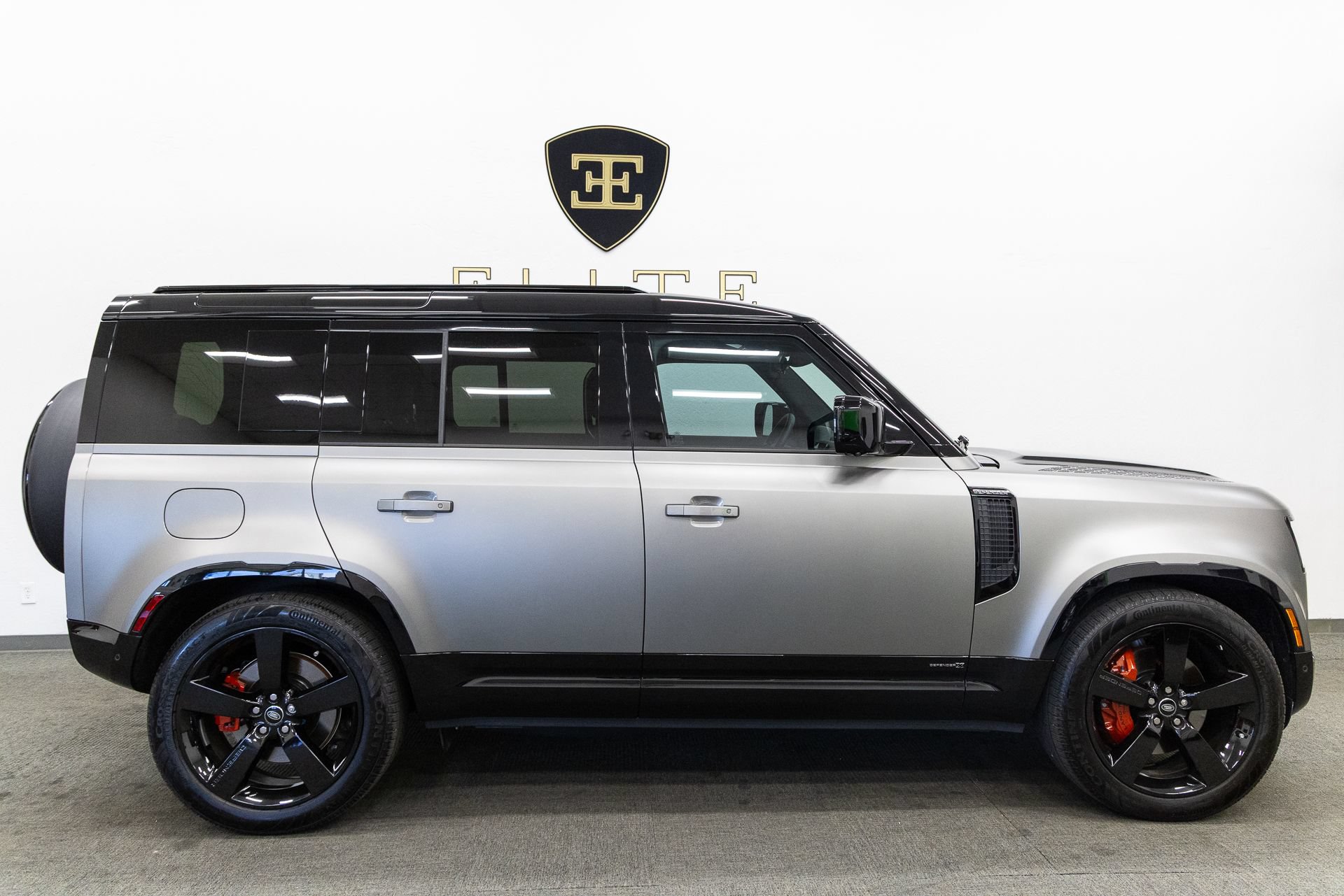 Used 2025 Land Rover Defender 110 X AWD/4WD image 10