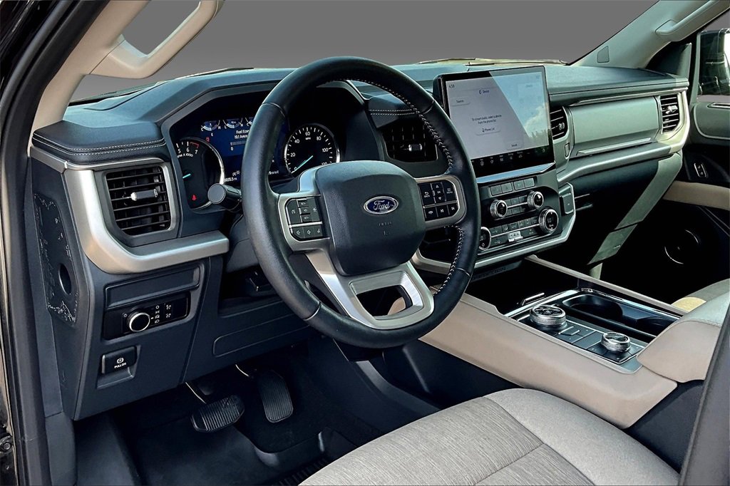 Used 2024 Ford Expedition XLT image 7
