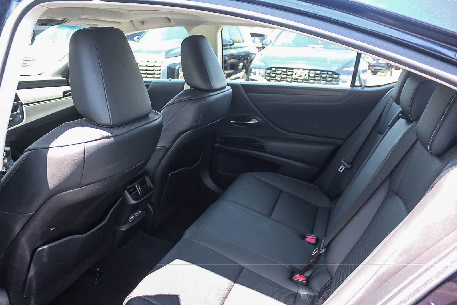 Used 2023 Lexus ES 300h w/ Premium Package FWD image 23