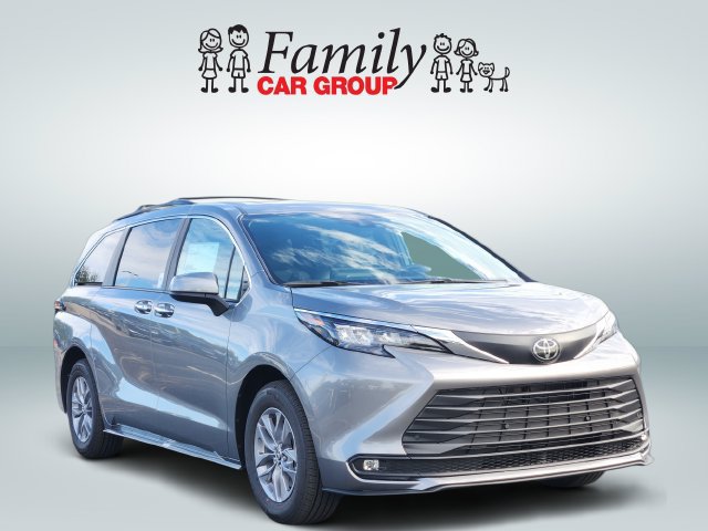 New 2026 Toyota Sienna XLE FWD image 2