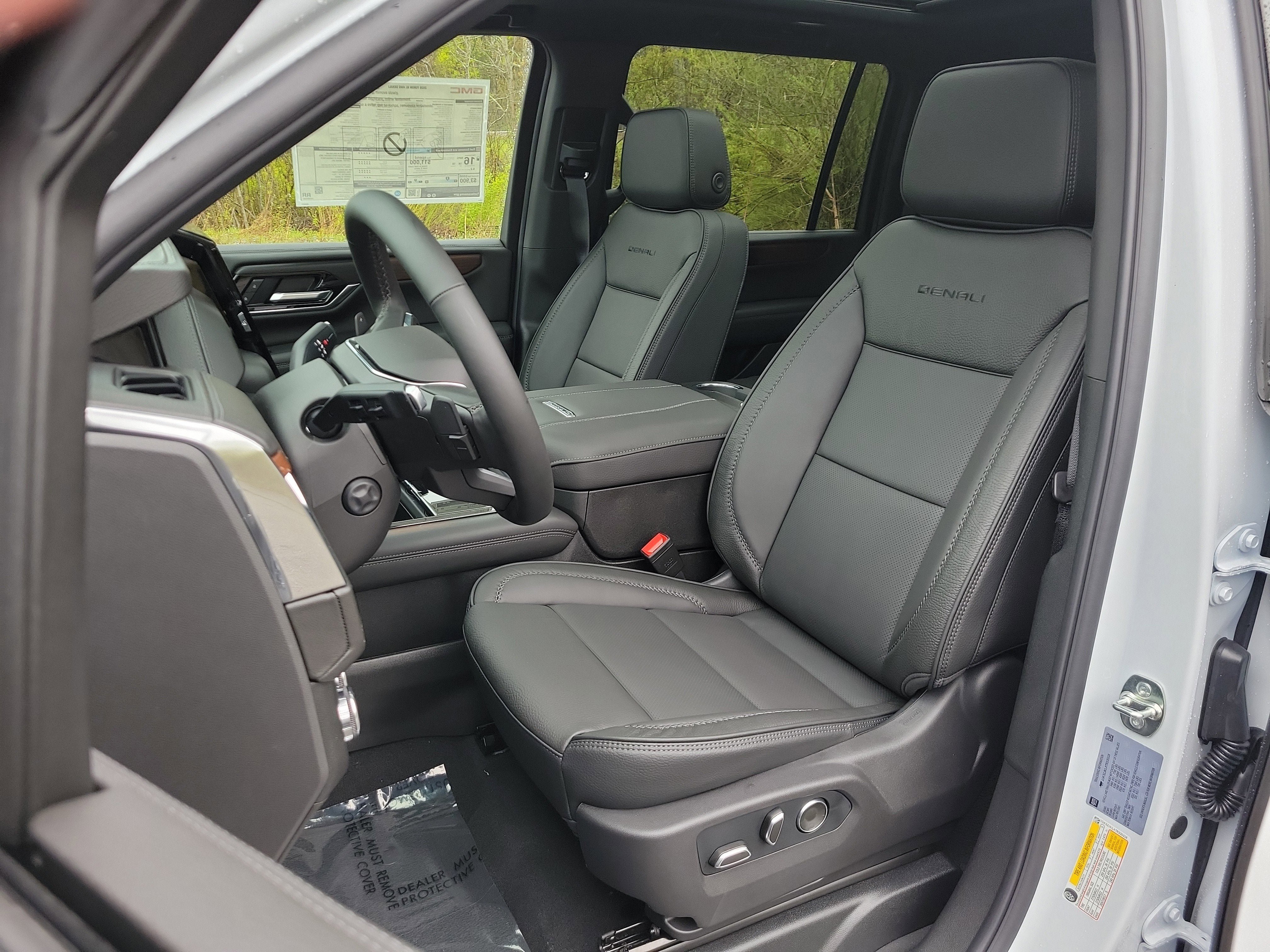 New 2026 GMC Yukon XL Denali w/ Sun & Power Step Package AWD/4WD image 4