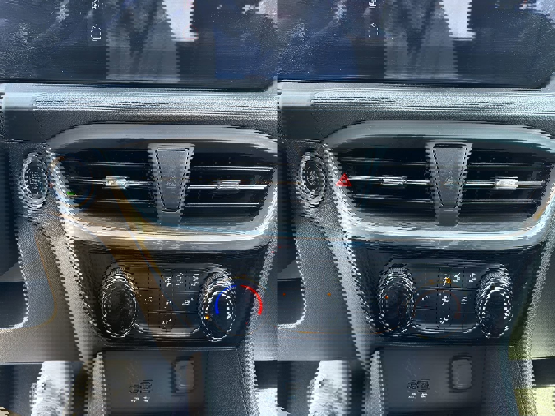 Certified 2024 Buick Encore GX Sport Touring AWD/4WD image 23