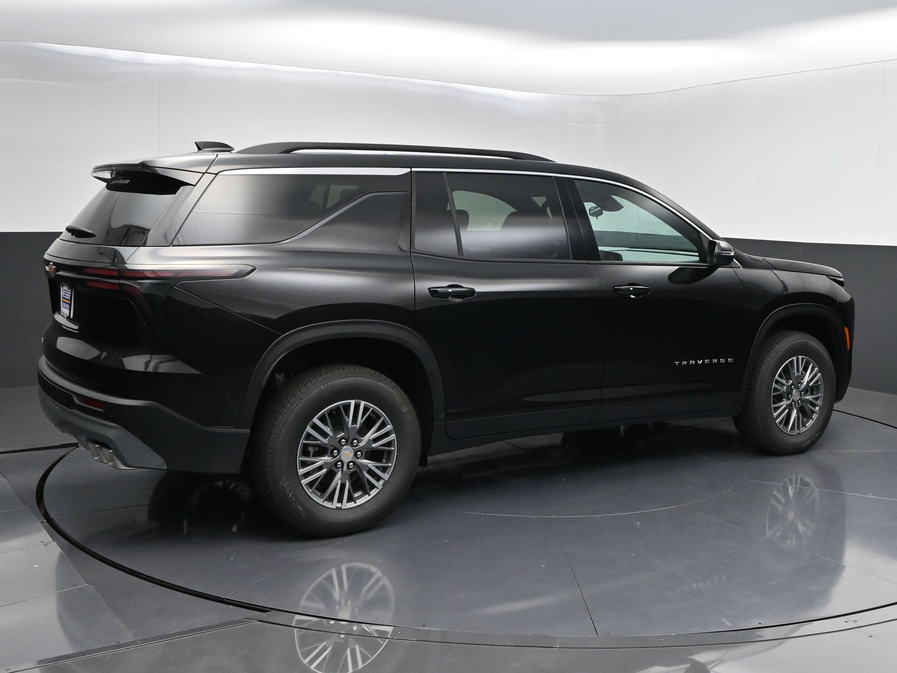 New 2027 Chevrolet Traverse LT FWD image 8