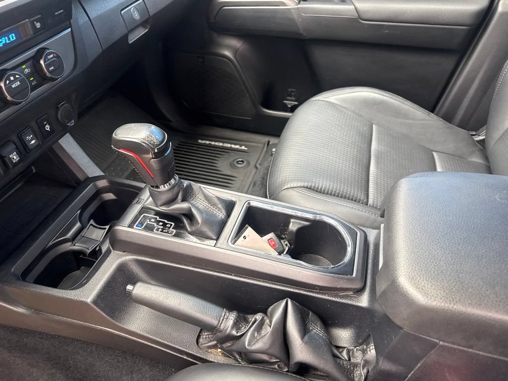 Used 2019 Toyota Tacoma TRD Sport w/ TRD Premium Sport Package AWD/4WD image 31