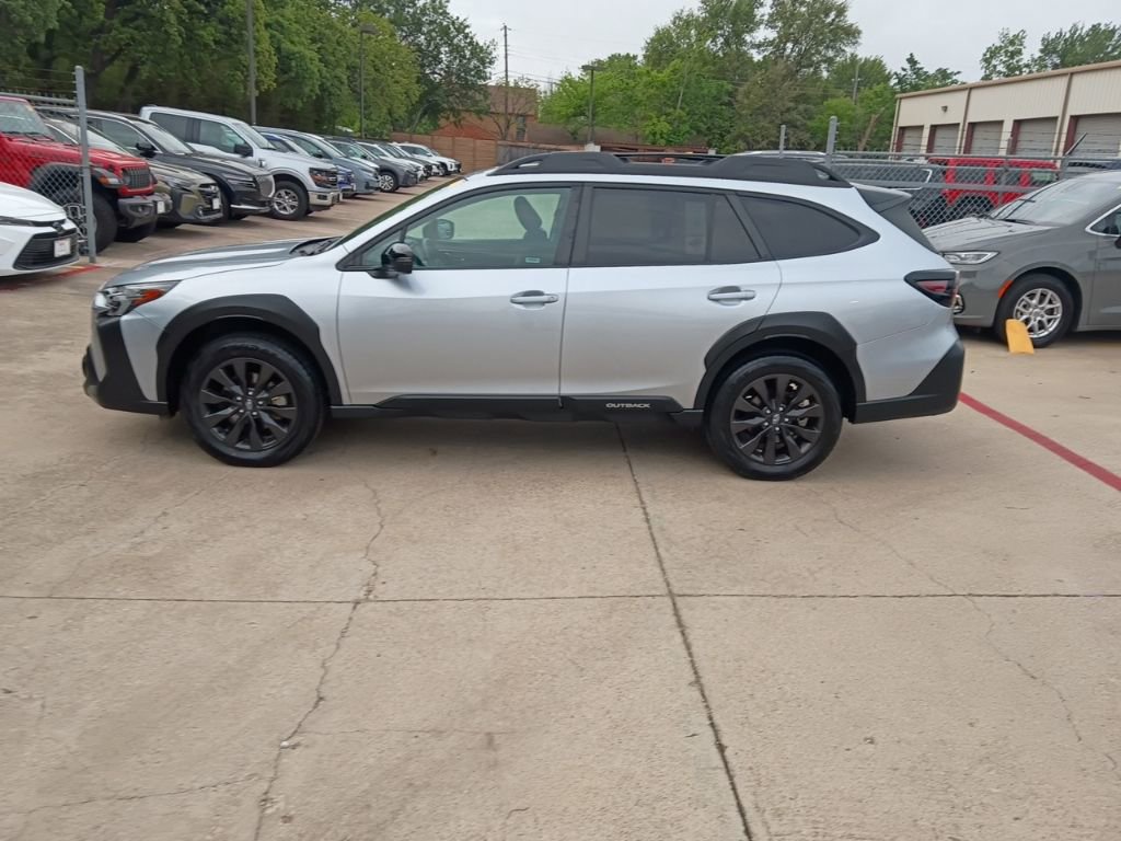 Used 2025 Subaru Outback Onyx Edition image 4