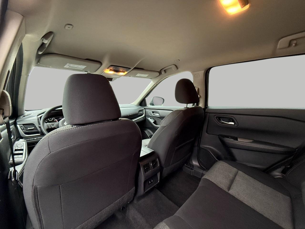 Used 2024 Nissan Rogue SV image 27