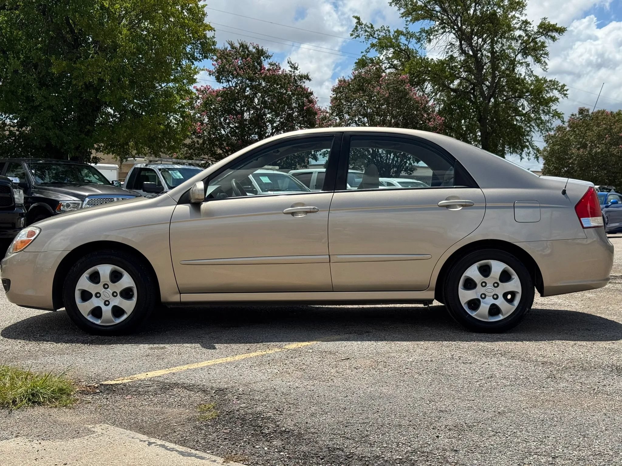 Used 2008 Kia Spectra EX FWD image 3