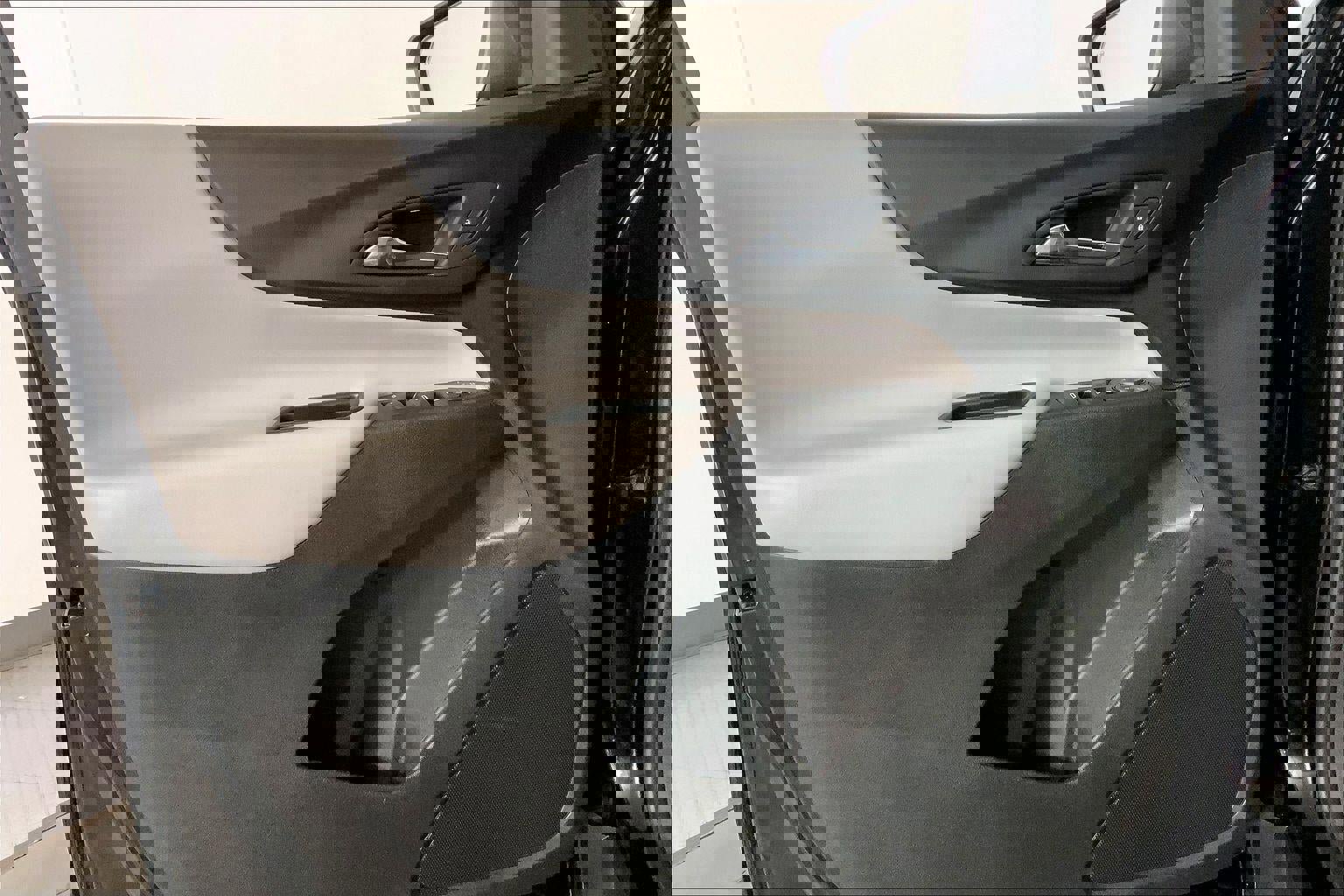 Used 2023 Chevrolet Equinox LS image 24