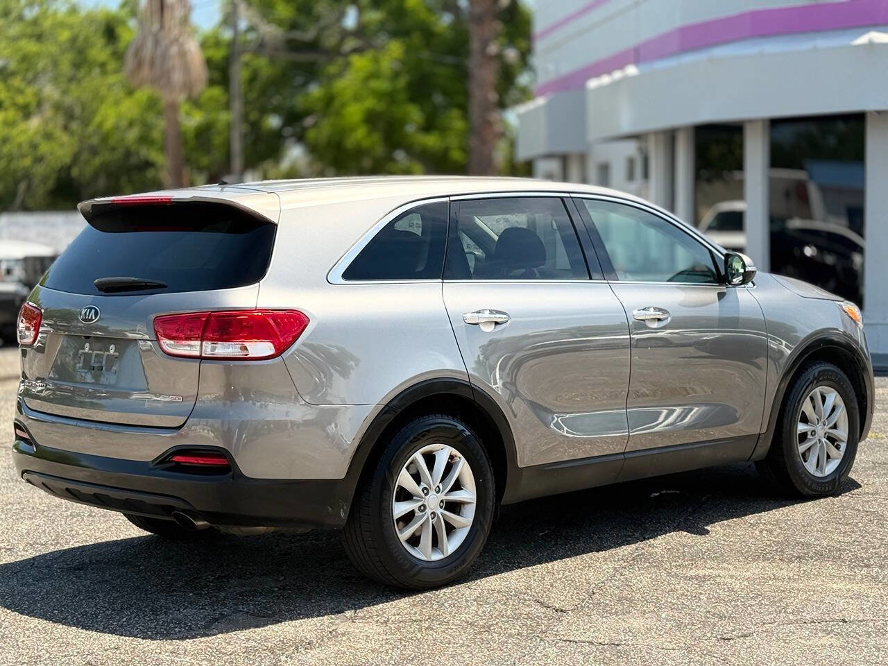 Used 2018 Kia Sorento L FWD image 9