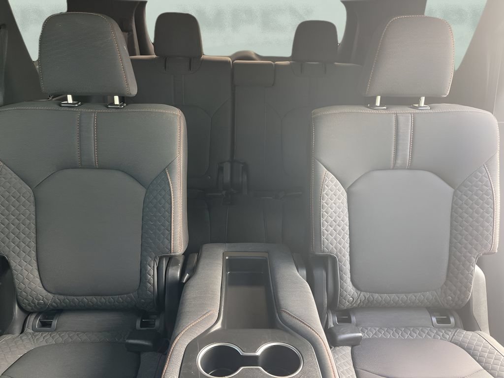 Used 2025 Honda Pilot Sport image 15