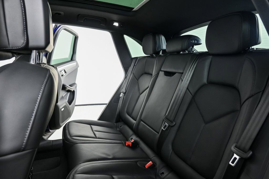 New 2026 Porsche Macan image 22