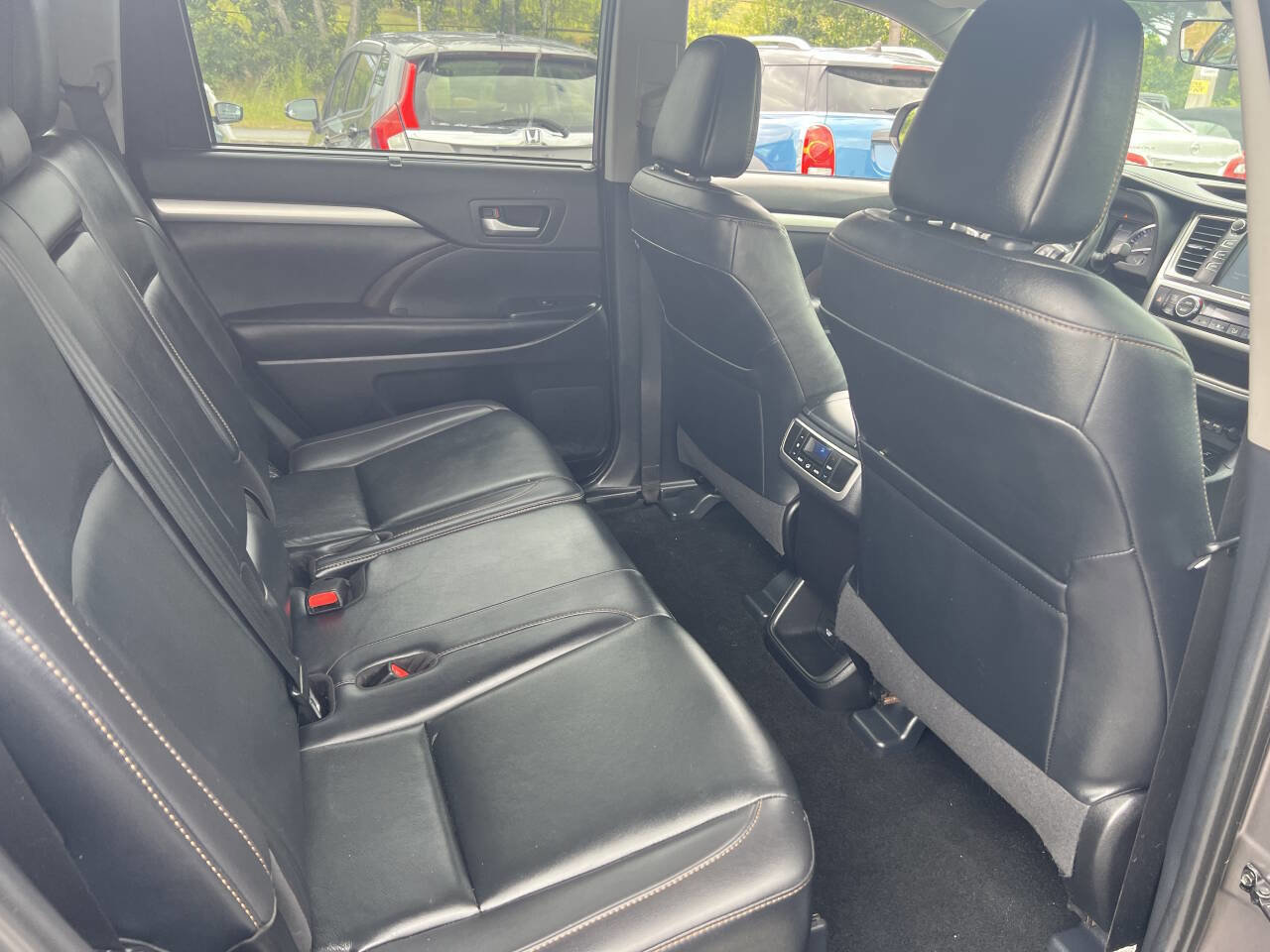 Used 2019 Toyota Highlander XLE image 14