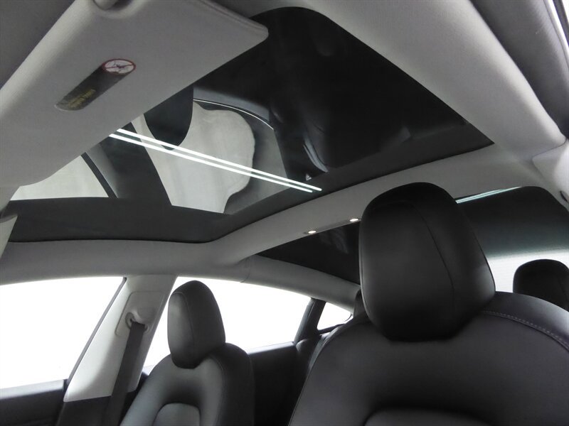 Used 2018 Tesla Model 3 Long Range RWD image 16