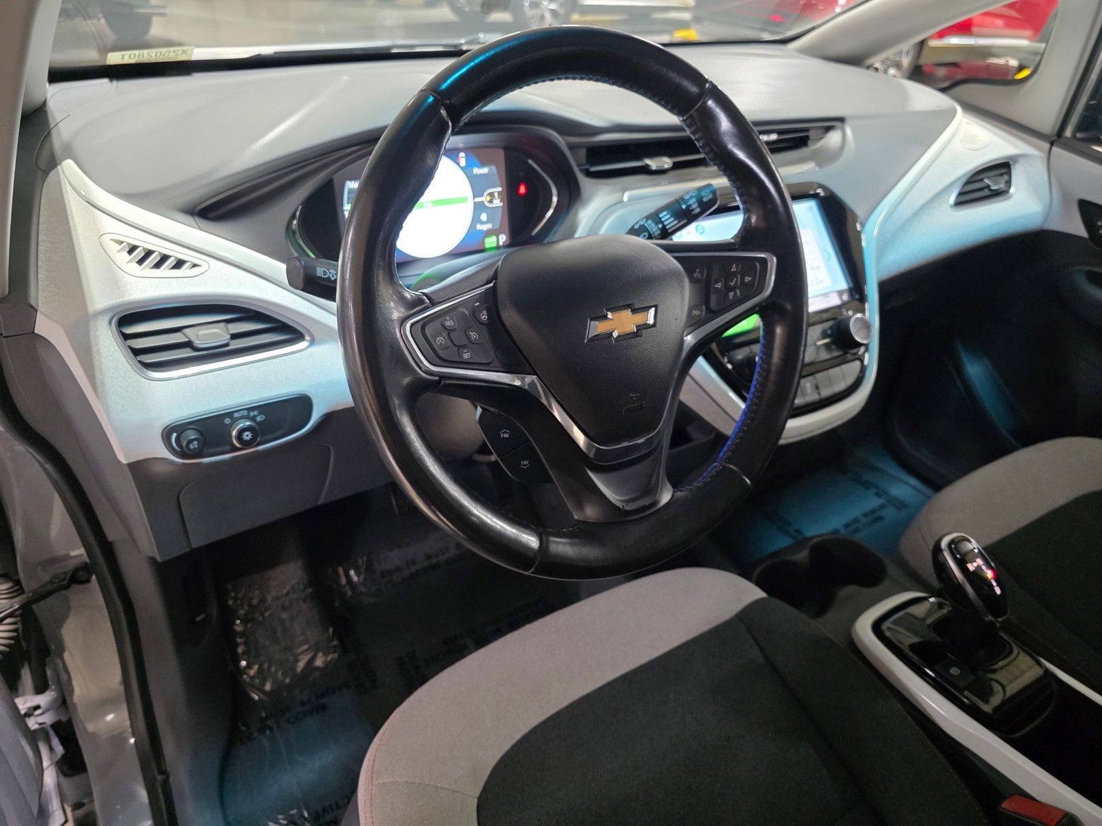 Used 2020 Chevrolet Bolt LT FWD image 24