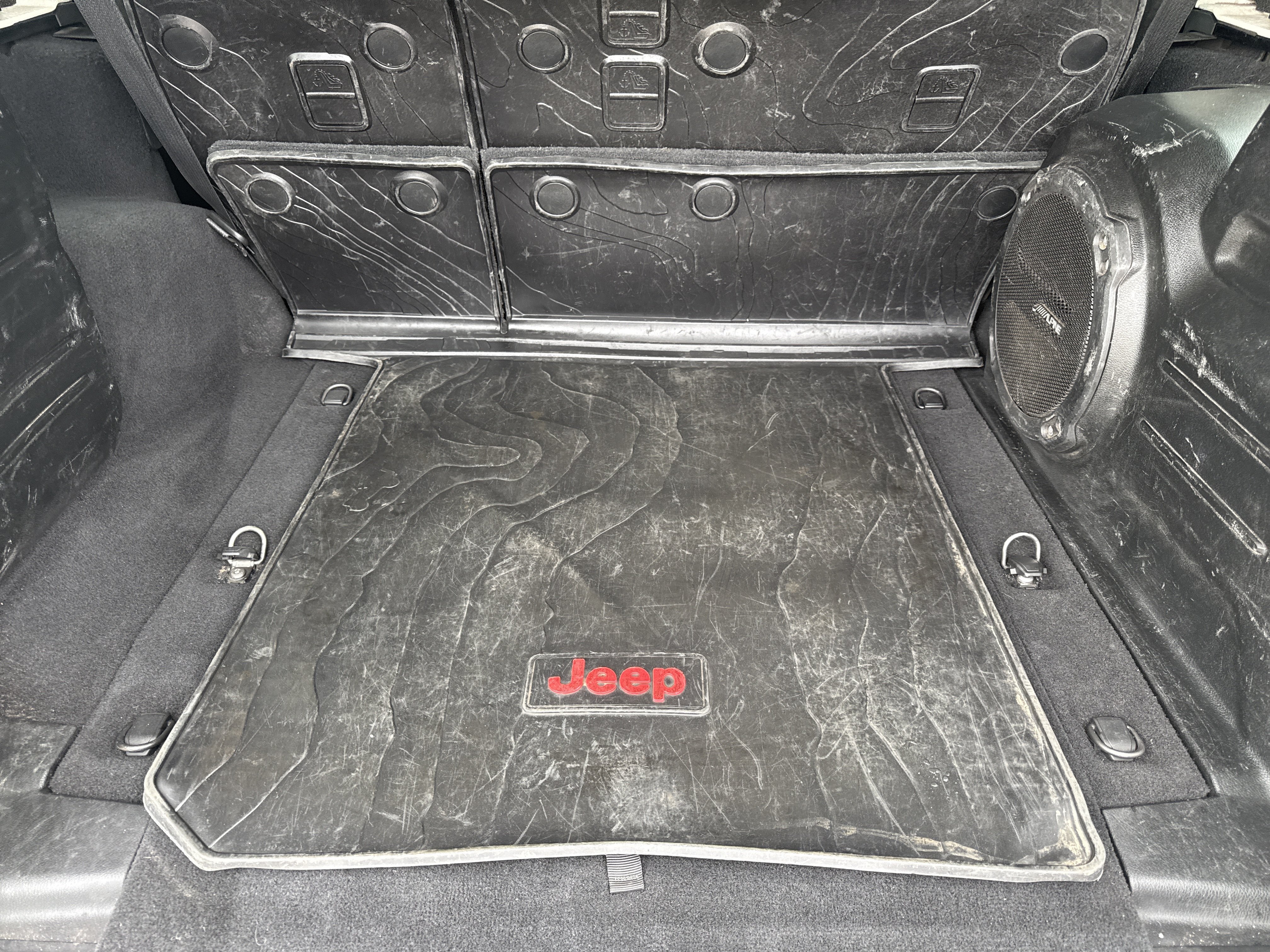 Used 2018 Jeep Wrangler Unlimited Sahara AWD/4WD image 6