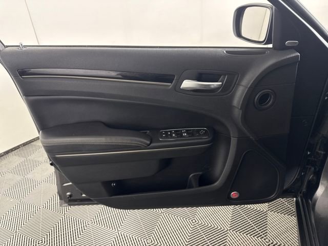 Used 2018 Chrysler 300 S w/ 300S Alloy Package image 22