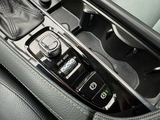 Used 2020 Volvo XC90 T6 Momentum image 21