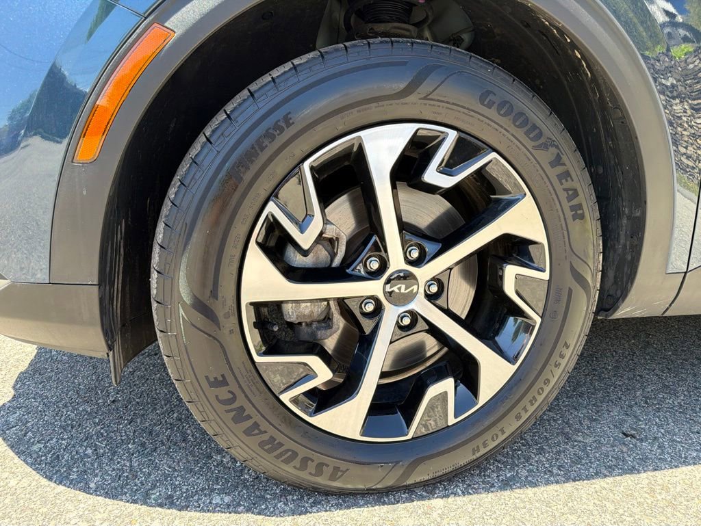 Certified 2024 Kia Sportage EX w/ EX Premium Package AWD/4WD image 6