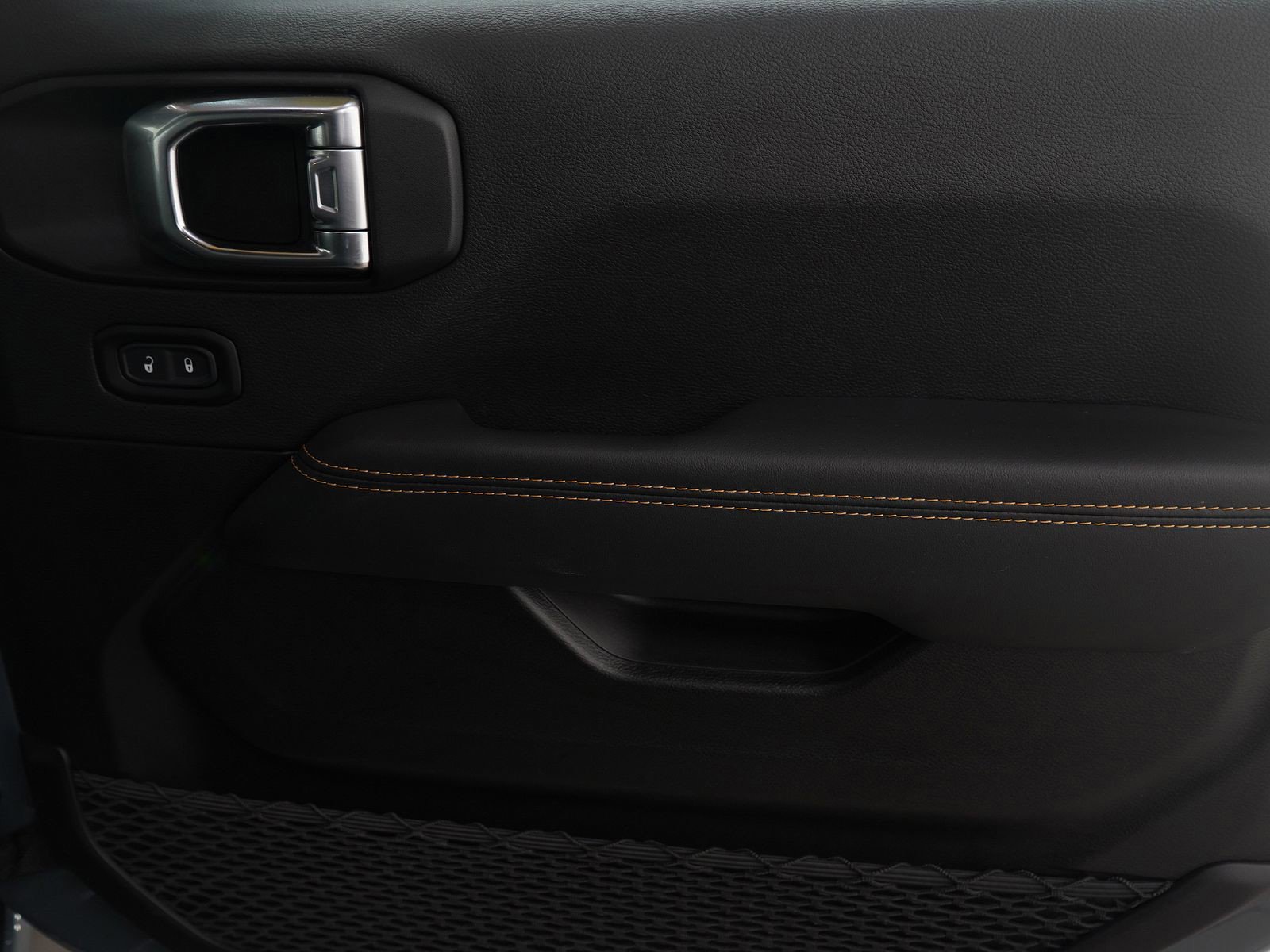 Used 2025 Jeep Wrangler Unlimited Sahara w/ Safety Group image 9