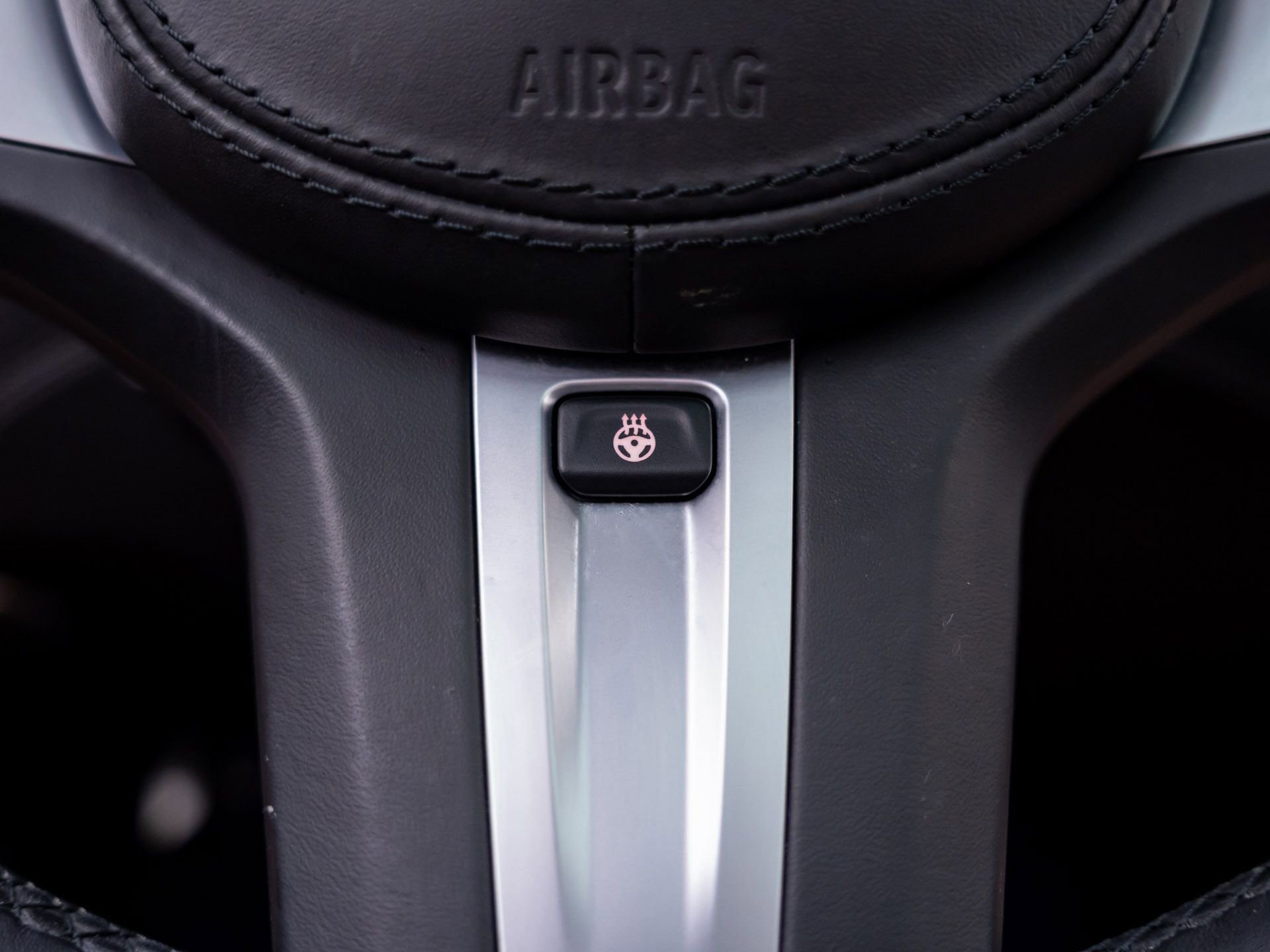 Used 2022 BMW M760i xDrive image 32