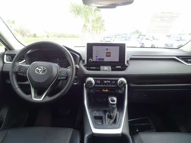 Used 2023 Toyota RAV4 XLE Premium image 11