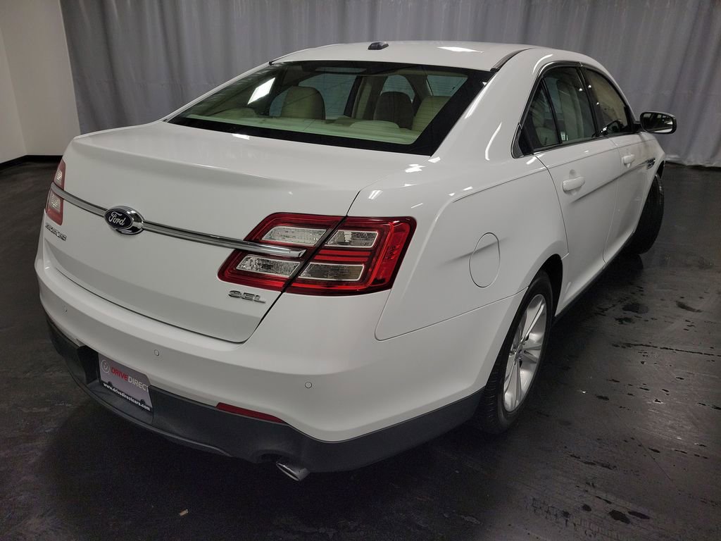 Used 2015 Ford Taurus SEL image 9