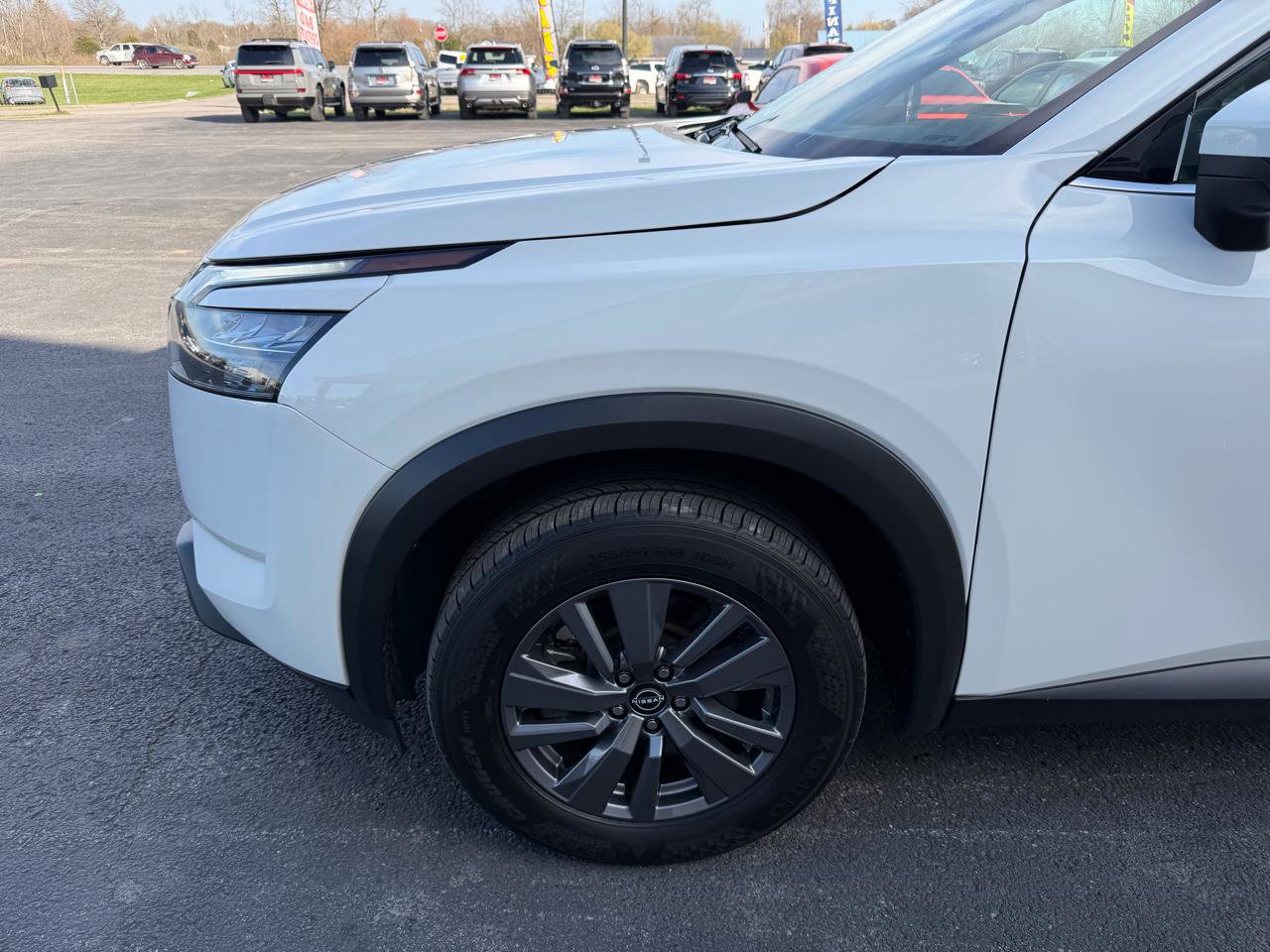 Used 2025 Nissan Pathfinder SV image 12