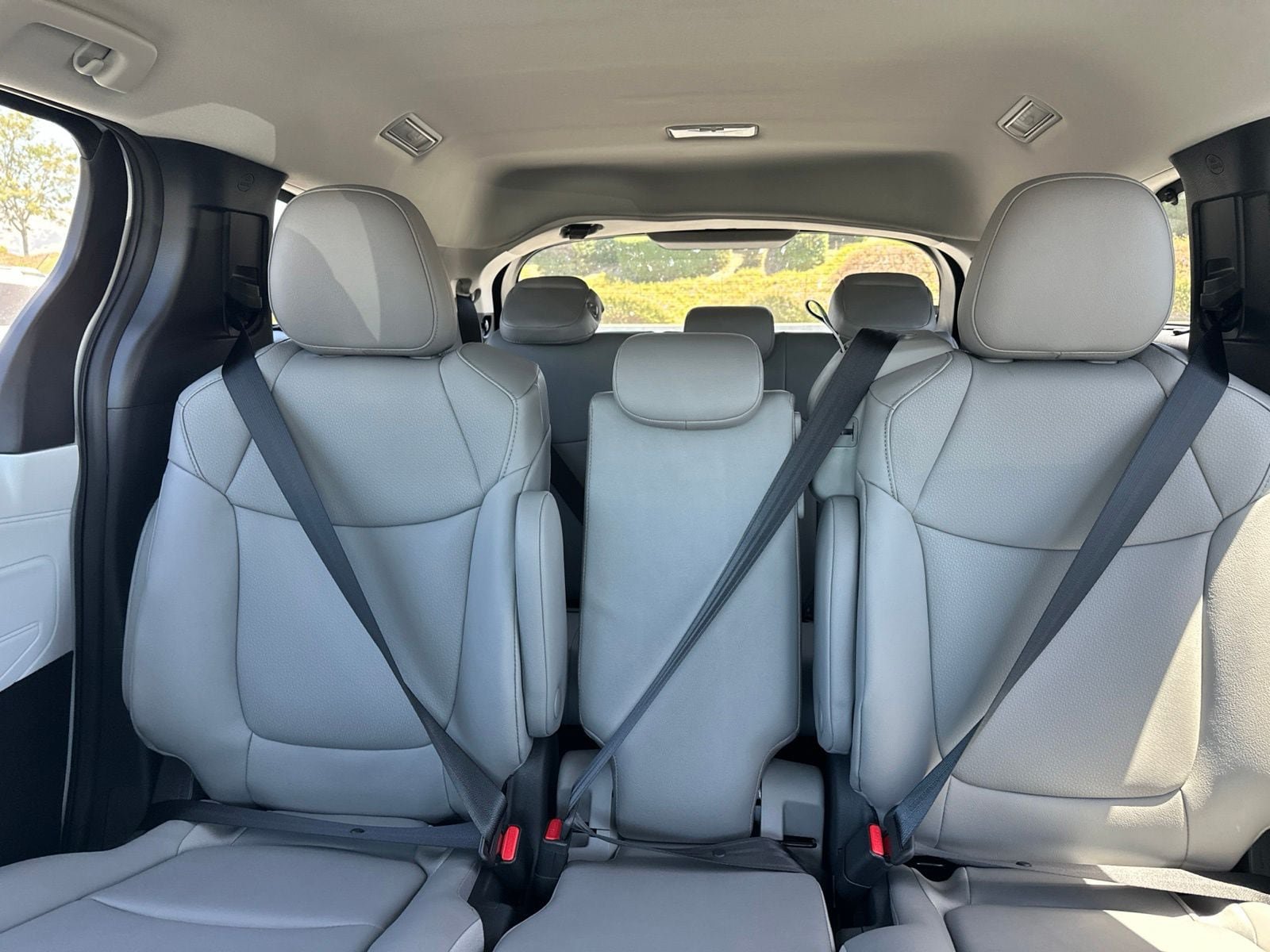 Used 2026 Toyota Sienna XLE FWD image 14