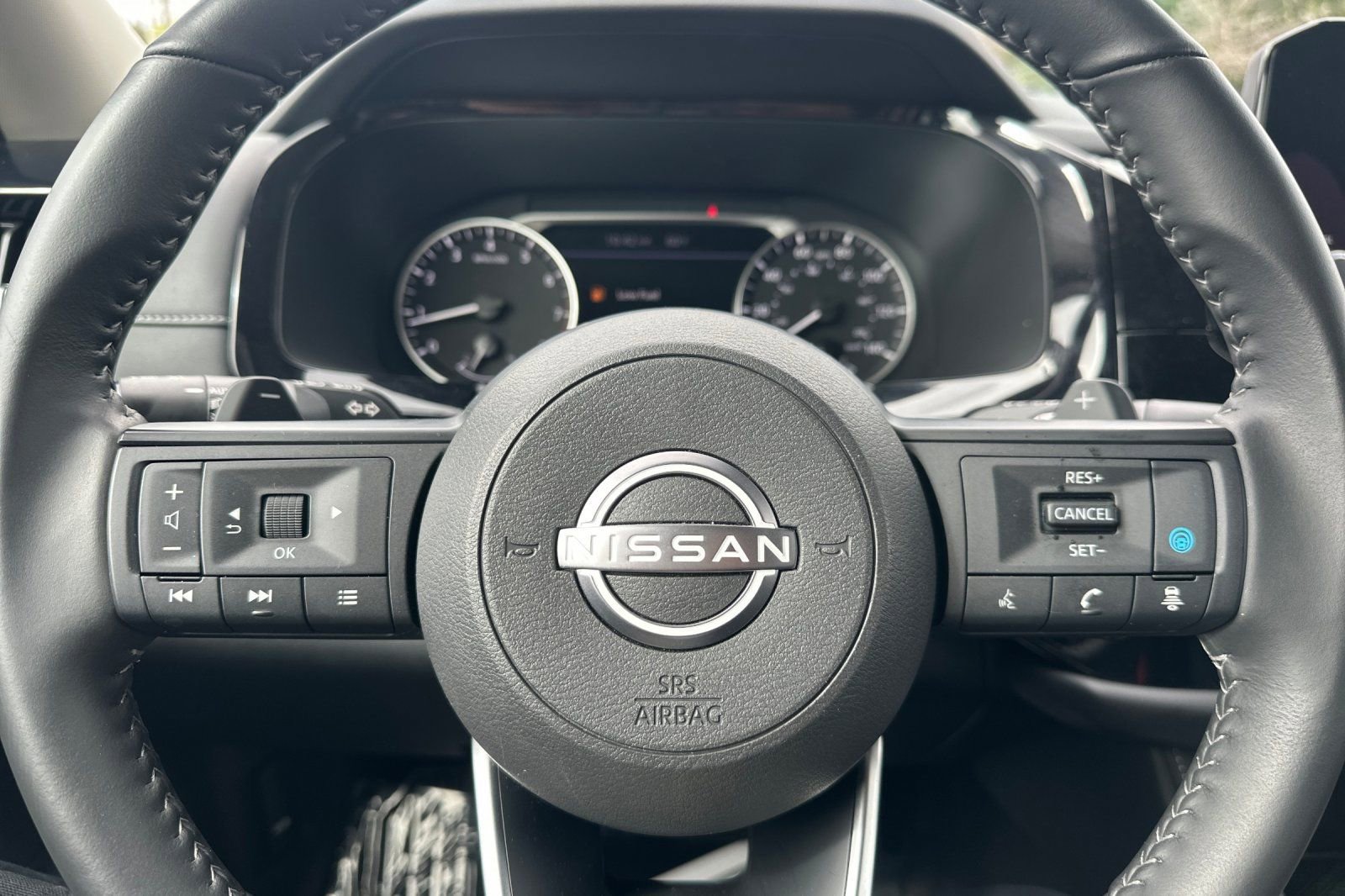 Certified 2025 Nissan Pathfinder SV image 36