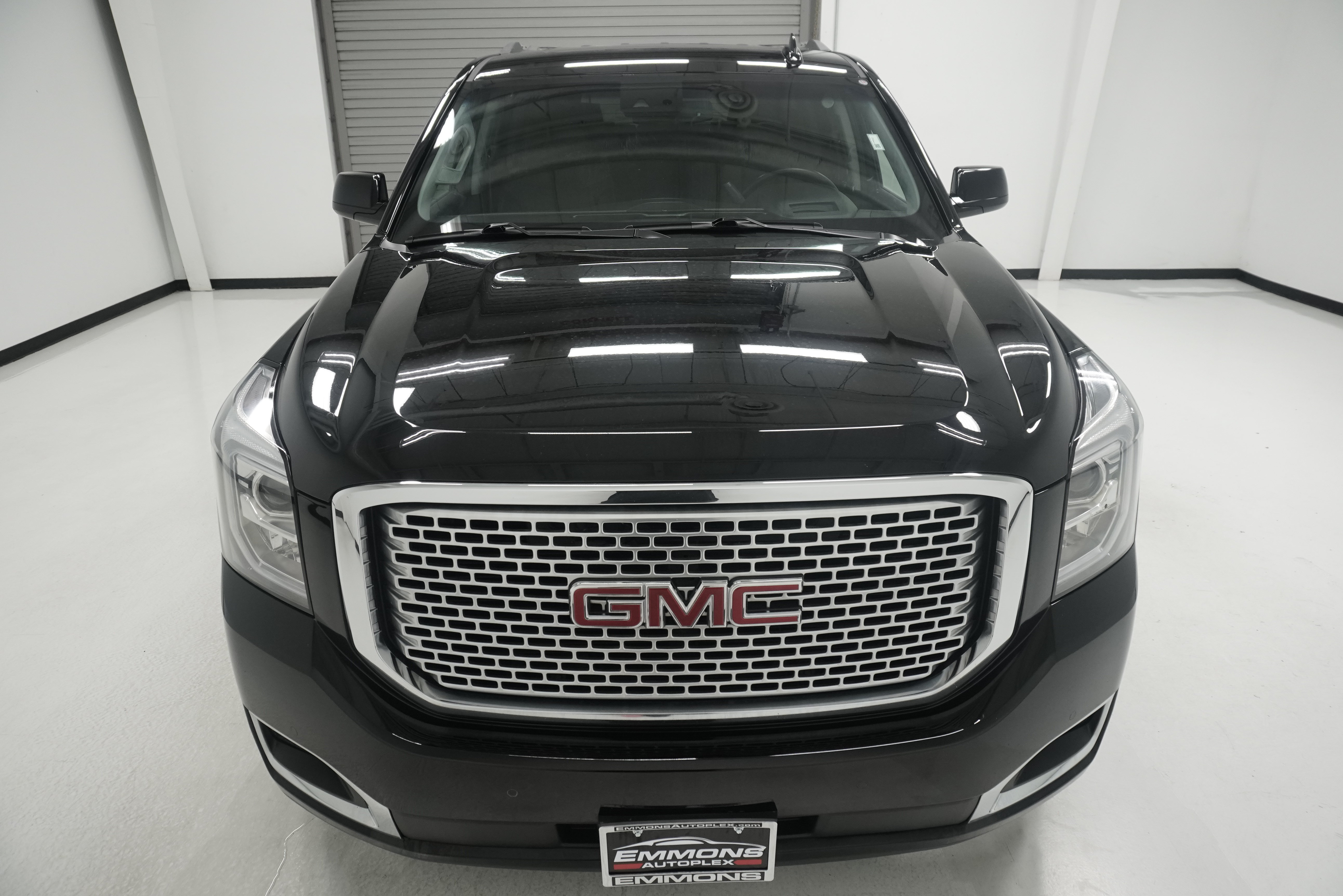 Used 2017 GMC Yukon Denali w/ Open Road Package AWD/4WD image 2
