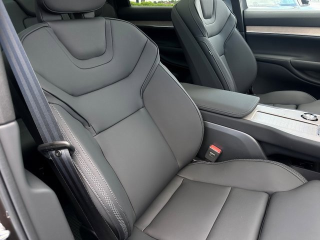 New 2025 Volvo EX90 Plus image 13