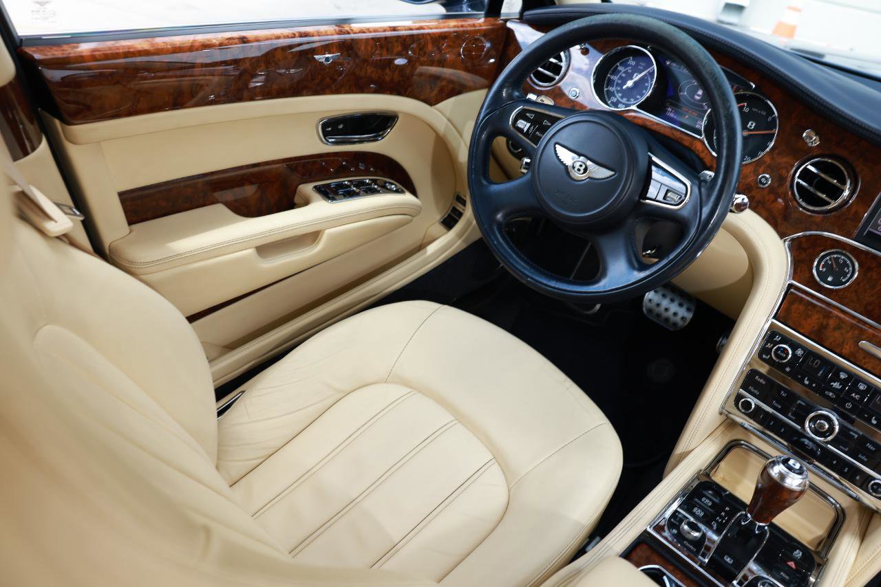 Used 2012 Bentley Mulsanne RWD image 20